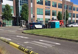 Man hurling slurs at Muslim women kills 2 in... Man hurling slurs at Muslim women kills 2 in...