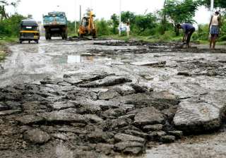 CM Yogi’s 40-day plan to rid UP roads of... CM Yogi’s 40-day plan to rid UP roads of...