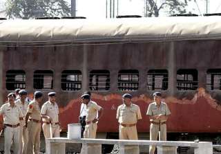 2000 Sabarmati Express blast: Court acquits... 2000 Sabarmati Express blast: Court acquits...