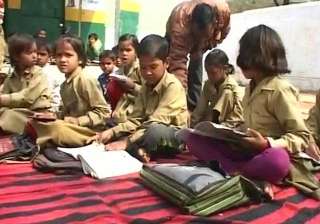 Kids in Govt schools in UP - India TV Kids in Govt schools in UP - India TV