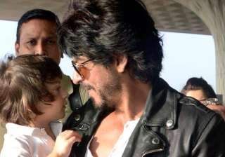 SRK thanks fans for showering so much love on abra - India TV SRK thanks fans for showering so much love on abra - India TV