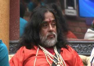 swami om beaten up - India TV swami om beaten up - India TV
