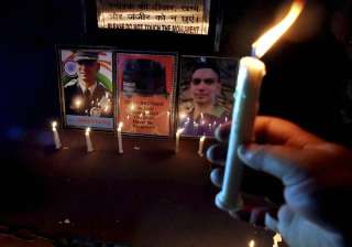 People lit up candle to pay tribute to Lt Ummer... People lit up candle to pay tribute to Lt Ummer...