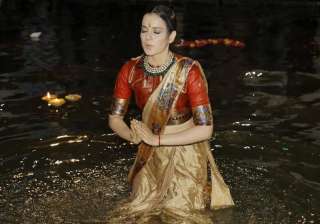 Pics: Kangana Ranaut unveils 20-feet poster of... Pics: Kangana Ranaut unveils 20-feet poster of...