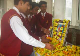 Seeking Blessings - India TV Seeking Blessings - India TV
