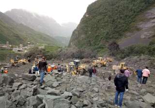 Over 100 people feared buried in southwest China... Over 100 people feared buried in southwest China...
