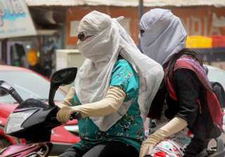 Delhi reels under intense heat, maximum... Delhi reels under intense heat, maximum...