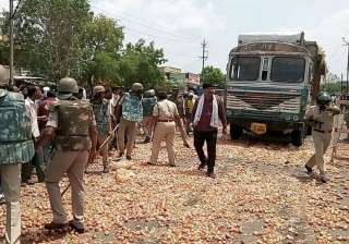 File pic - Farmers throwing vegetables on the... File pic - Farmers throwing vegetables on the...