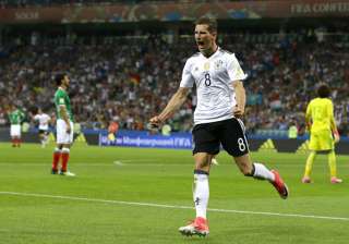 Leon Goretzka celebrates after scoring a goal... Leon Goretzka celebrates after scoring a goal...