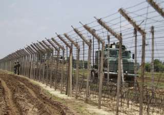 Pakistani army violates ceasefire on LoC, Indian... Pakistani army violates ceasefire on LoC, Indian...