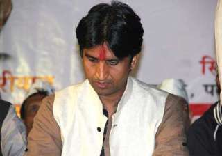 Kumar Vishwas hits out at 'palace politics' as... Kumar Vishwas hits out at 'palace politics' as...