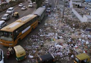 HC raps civic body commissioners over garbage... HC raps civic body commissioners over garbage...