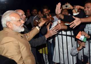 PM Modi given warm welcome by Indians in... PM Modi given warm welcome by Indians in...