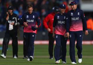 Eoin Morgan speaks to Joe Root during England's... Eoin Morgan speaks to Joe Root during England's...