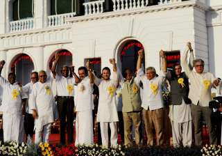 Opposition extol Karunanidhi, call for united... Opposition extol Karunanidhi, call for united...