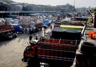 Maharashtra farmers end strike after meeting CM... Maharashtra farmers end strike after meeting CM...