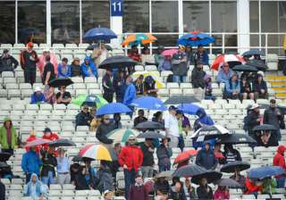 Spectators waiting for the rain to end in... Spectators waiting for the rain to end in...
