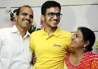 IIT-JEE topper Sarvesh Mehtani with his parents ... IIT-JEE topper Sarvesh Mehtani with his parents ...