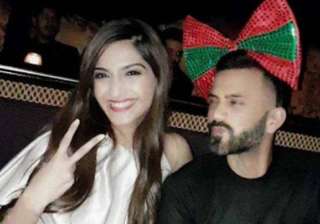 Sonam Kapoor turns 32: Neerja actress cuts... Sonam Kapoor turns 32: Neerja actress cuts...