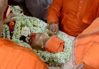 Swami Atmasthanandaji cremated with full state... Swami Atmasthanandaji cremated with full state...