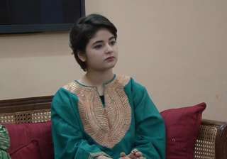 Dangal girl Zaira Wasim escapes unhurt after car... Dangal girl Zaira Wasim escapes unhurt after car...