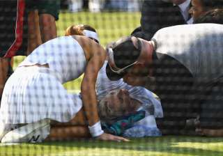 Bethanie Mattek-Sands of USA receives treatment... Bethanie Mattek-Sands of USA receives treatment...