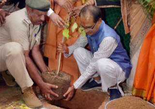 MP CM Shivraj Singh Chauhan with wife Shadhana at... MP CM Shivraj Singh Chauhan with wife Shadhana at...