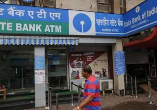 SBI cuts interest rate on savings accounts by 0.5... SBI cuts interest rate on savings accounts by 0.5...