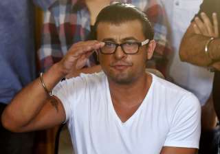 Sonu Nigam has given Rs 5 lakh to driver Salim... Sonu Nigam has given Rs 5 lakh to driver Salim...