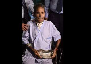 badrilal eat 150 pins and needles - India TV badrilal eat 150 pins and needles - India TV
