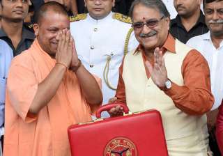 Yogi Adityanath govt presents budget of Rs 3.84... Yogi Adityanath govt presents budget of Rs 3.84...