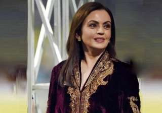 nita ambani smartphone fake news nita ambani smartphone fake news