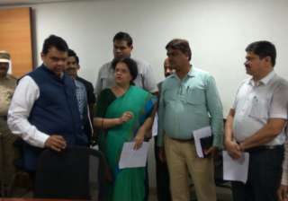 CM Fadnavis reviews flood situation in Mumbai -... CM Fadnavis reviews flood situation in Mumbai -...