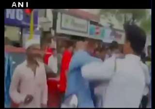 mumbai traffic constable slapped mumbai traffic constable slapped