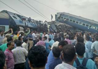 Utkal Express derails near Muzaffarnagar, 6 dead... Utkal Express derails near Muzaffarnagar, 6 dead...