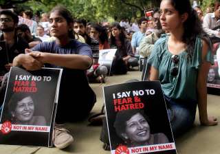 People protesting over the death of journalist... People protesting over the death of journalist...