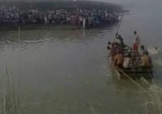 Boat capsizes in Uttar Pradesh's Baghpat Boat capsizes in Uttar Pradesh's Baghpat