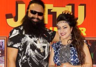 Efforts are also on to trace the Dera chief's... Efforts are also on to trace the Dera chief's...