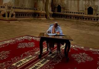 PM Narendra Modi visits historic Ananda Temple -... PM Narendra Modi visits historic Ananda Temple -...