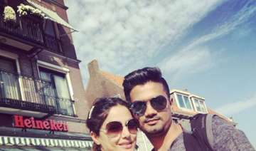 Hina Khan aka ‘Akshara’ spotted with her... Hina Khan aka ‘Akshara’ spotted with her...