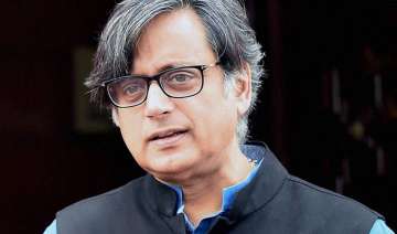 Shashi Tharoor showed mirror to Britain - India TV Shashi Tharoor showed mirror to Britain - India TV