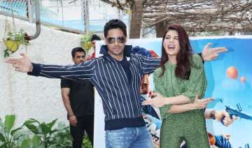 Jacqueline Fernandez and Sidharth Malhotra A... Jacqueline Fernandez and Sidharth Malhotra A...