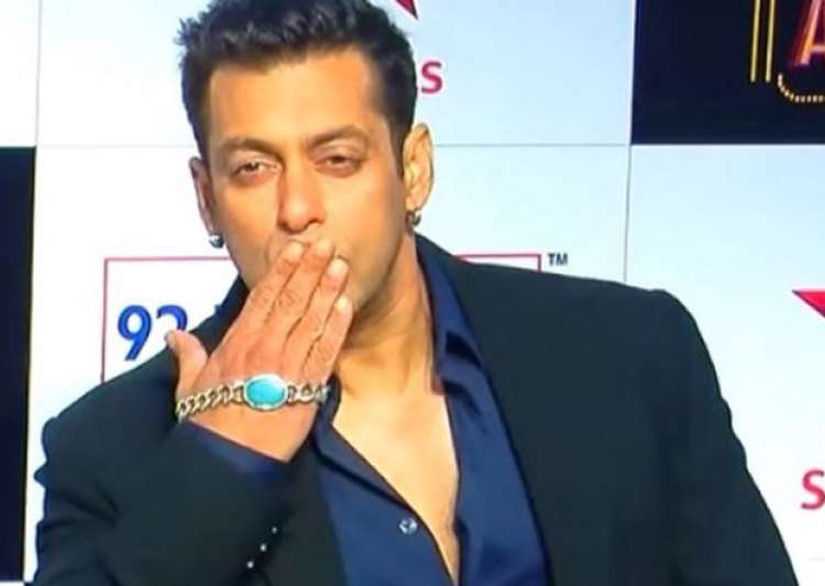 ‘I am romantic at heart, have phobia of rings,’ Salman- India Tv