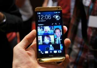 hands on with gold htc one see pictures - India TV hands on with gold htc one see pictures - India TV