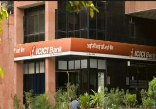 icici bank overtakes hdfc bank as top private... icici bank overtakes hdfc bank as top private...