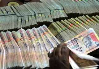 rupee down 7 paise against dollar in early trade... rupee down 7 paise against dollar in early trade...