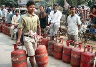 non subsidised lpg rate cut by rs 43.50 - India TV non subsidised lpg rate cut by rs 43.50 - India TV