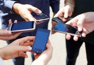 80 people own smartphone worldwide report - India... 80 people own smartphone worldwide report - India...
