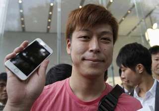 it firms showering gifts to curb attrition iphone... it firms showering gifts to curb attrition iphone...