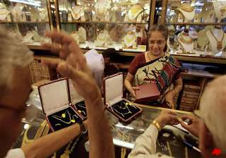 jewellers report brisk sales on akshaya tritiya... jewellers report brisk sales on akshaya tritiya...